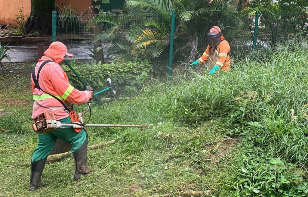 Comurg realiza força-tarefa de poda de gramado nesta quarta-feira (4/2) em Goiânia