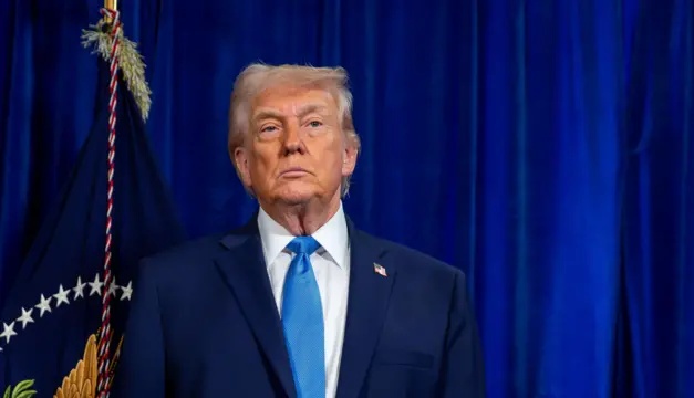 Trump critica show de Bad Bunny no intervalo do Super Bowl após cantor exaltar imigração