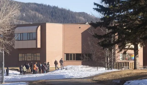 Sobe para 10 o número de mortos em ataque a tiros em escola no Canadá