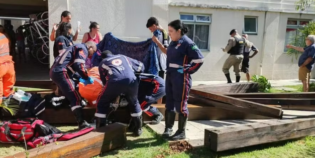 Criança de 10 anos morre após estrutura de playground desabar em Minas Gerais
