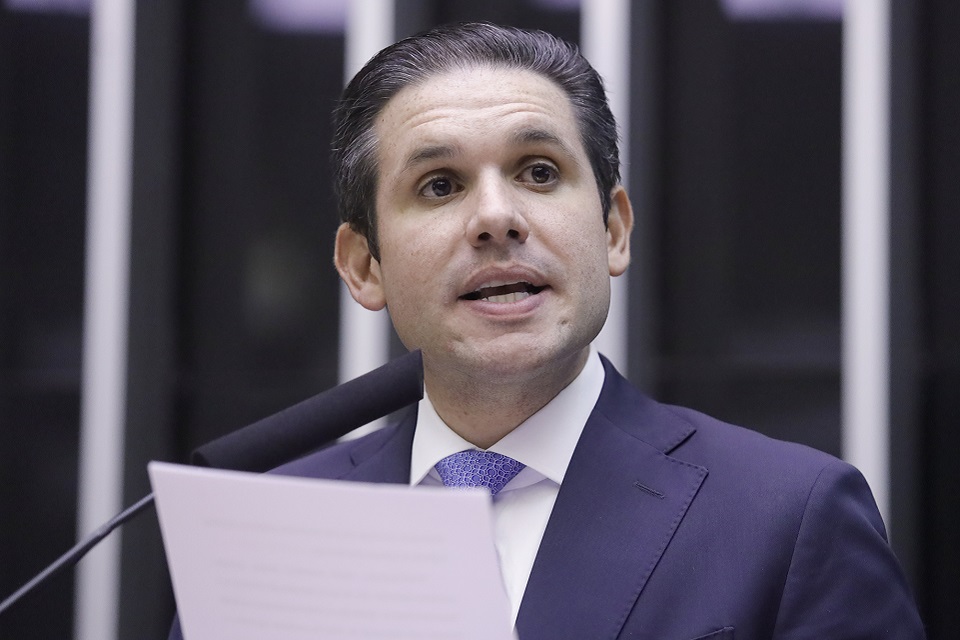 Fim da escala 6×1: Hugo Motta encaminha PEC para CCJ da Câmara dos Deputados