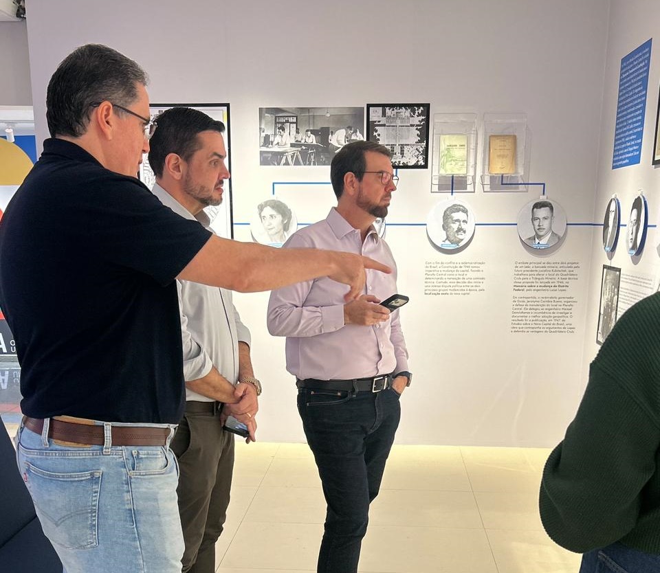 Presidente da Acieg visita IHGG e prestigia exposição sobre construção de Brasília