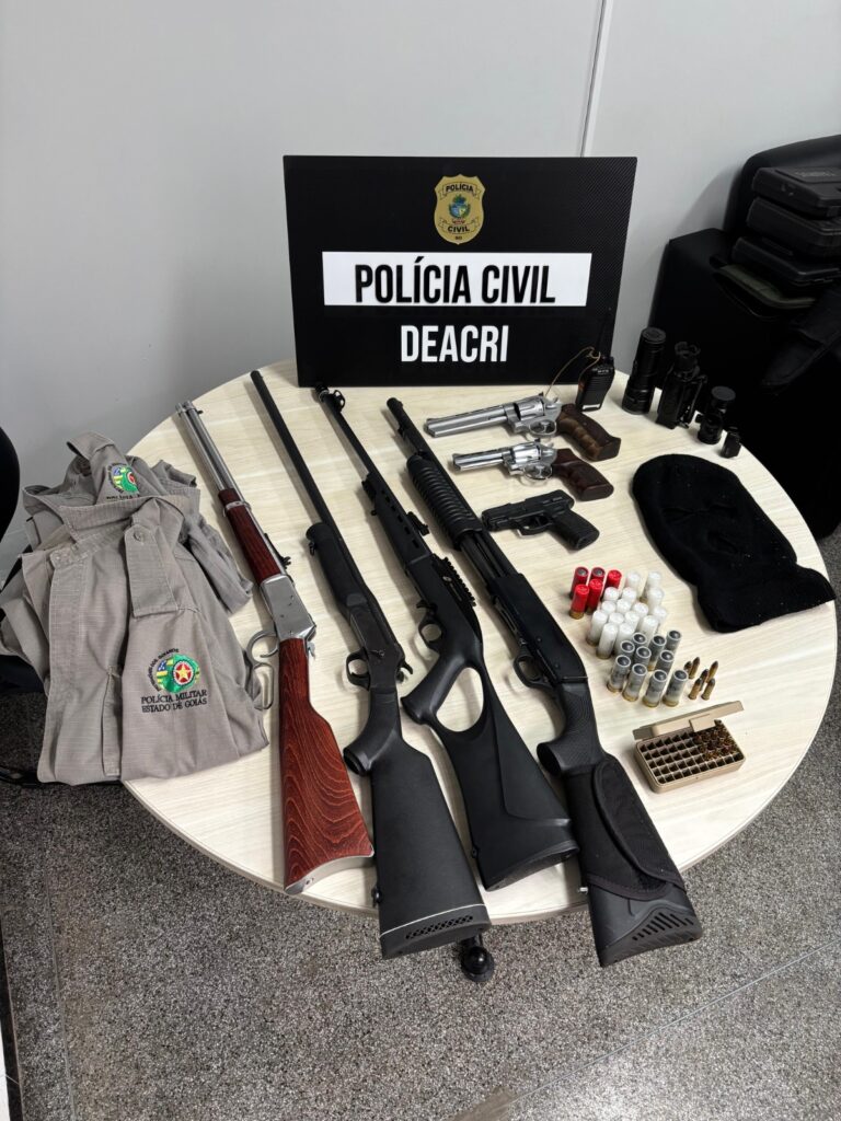 Operação contra intolerância religiosa em Aparecida de Goiânia apreende armas e farda da polícia 