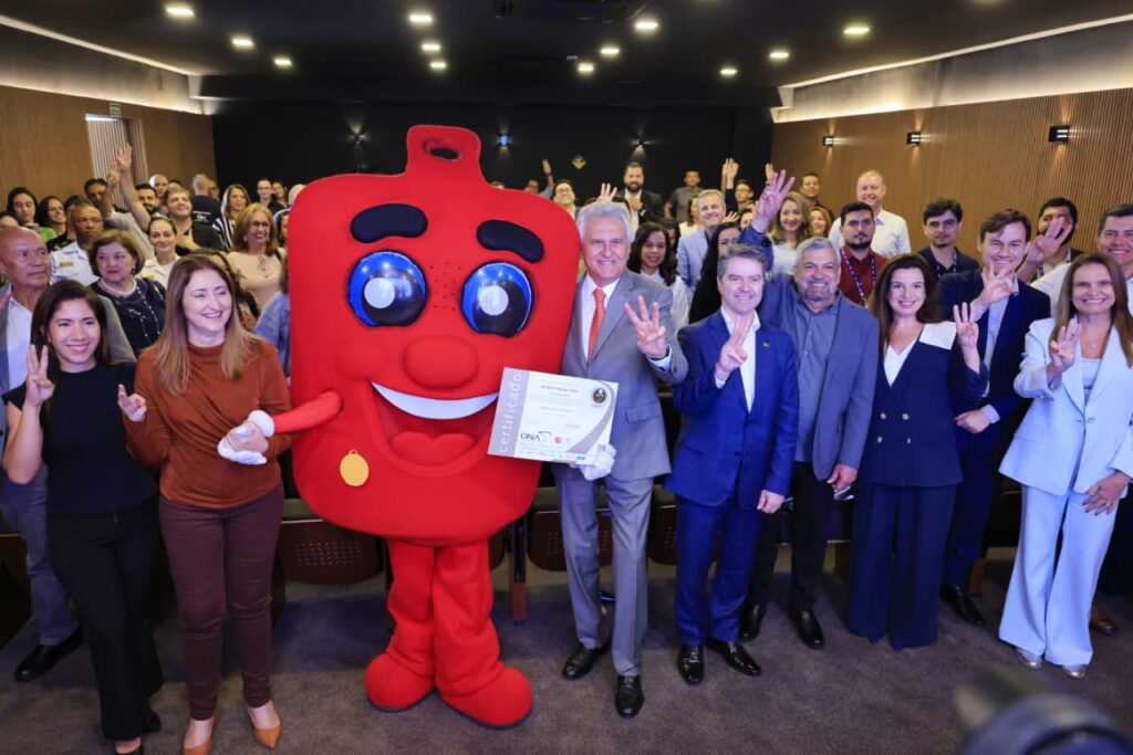 Caiado celebra Hemocentro de Goiás como primeiro no Brasil com certificação ONA3
