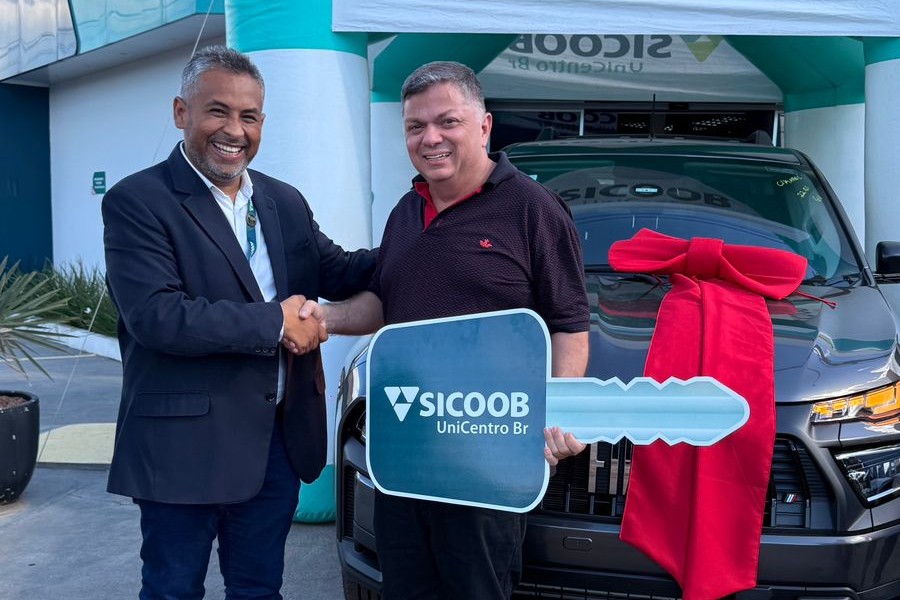 Cooperados do Sicoob UniCentro Br são premiados em campanhas de investimento