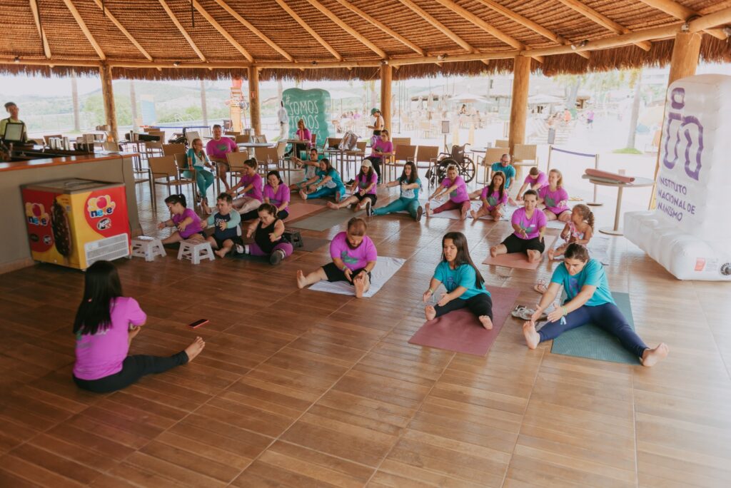 Instituto promove aulão de pilates para pessoas com nanismo em Goiânia