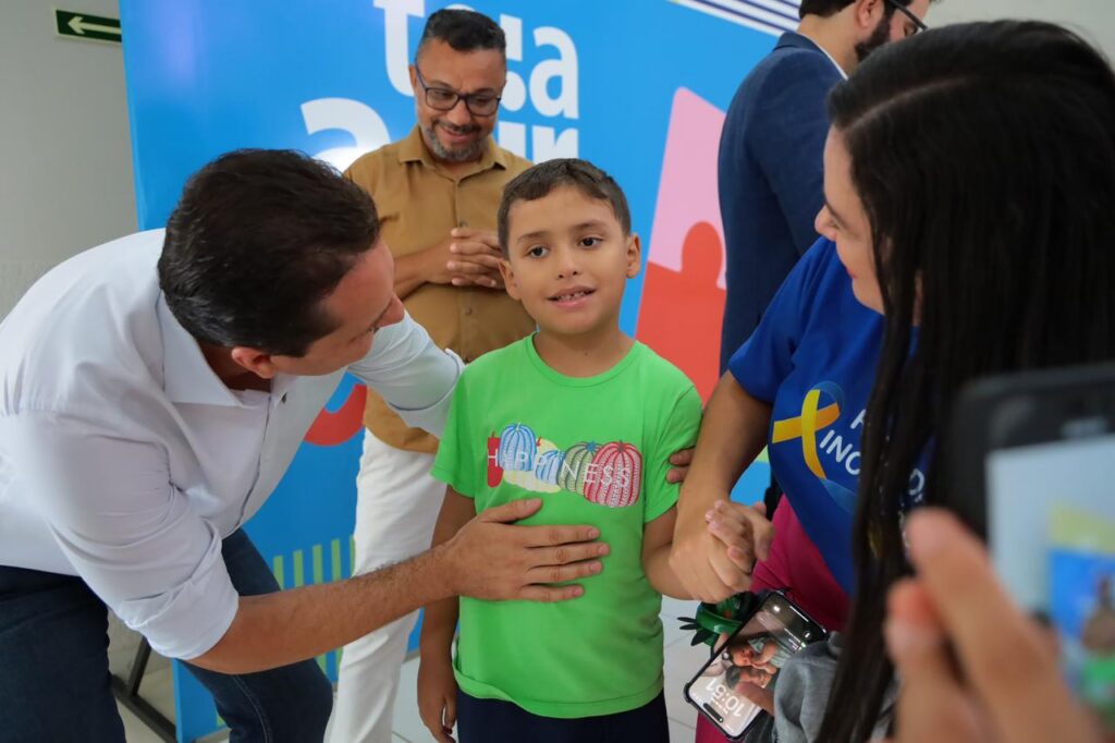 Leandro Vilela reforça compromisso no atendimento a crianças com autismo em Aparecida 