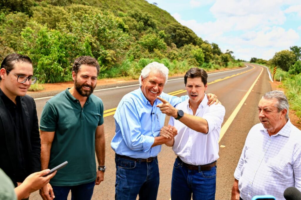 Caiado e Daniel Vilela inauguram reestruturação da GO-050, em Chapadão do Céu