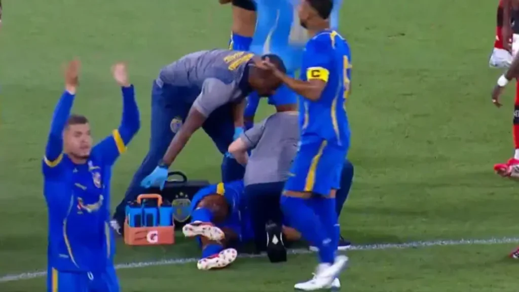 Jogador do Sampaio Corrêa convulsiona em campo durante duelo com o Flamengo no Carioca