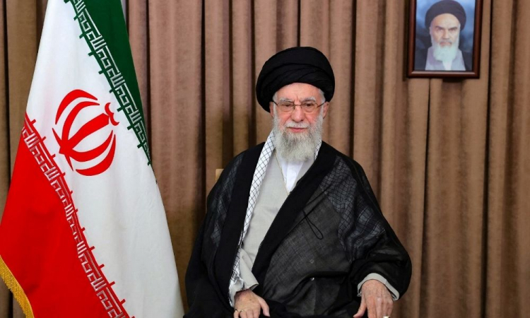 Autoridade israelense diz à agência que corpo de Khamenei foi encontrado; Irã nega morte