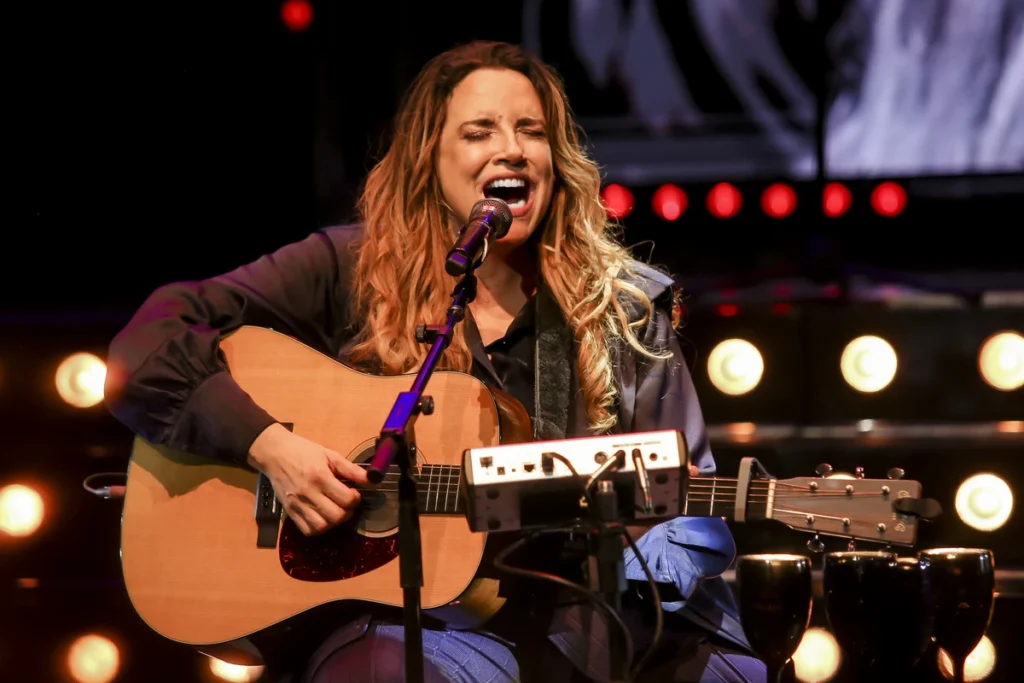 Ana Carolina desembarca em Goiânia com show especial de 25 anos de carreira