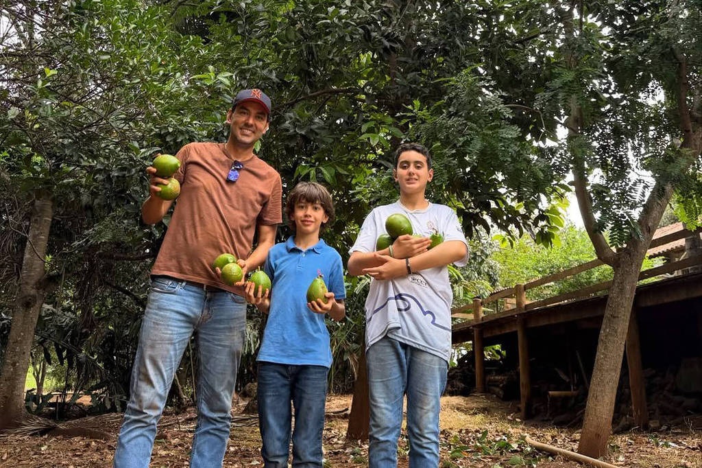 Corpo de filho caçula morto por secretário de Itumbiara é sepultado