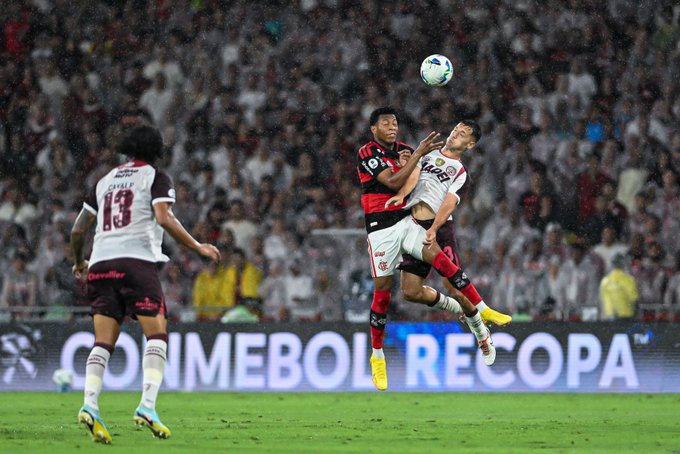 Flamengo sofre gols do Lanús na prorrogação e perde o título da Recopa