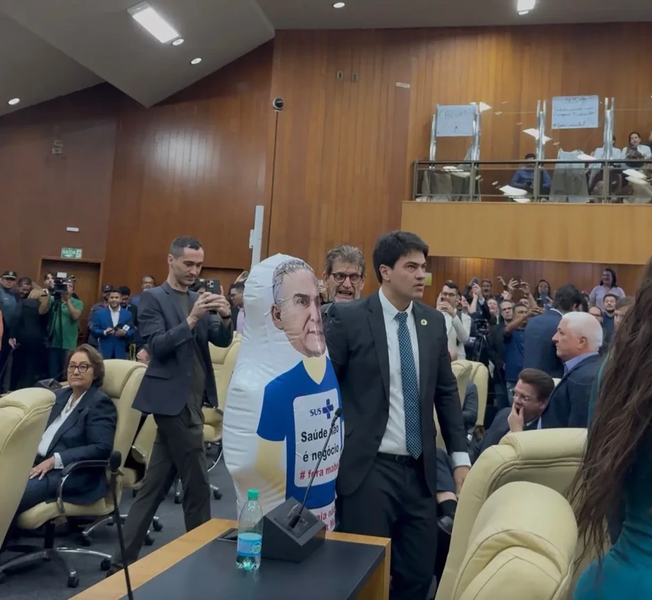 Câmara de Goiânia inicia trabalhos legislativos entre protestos e pedido de impeachment de Mabel 