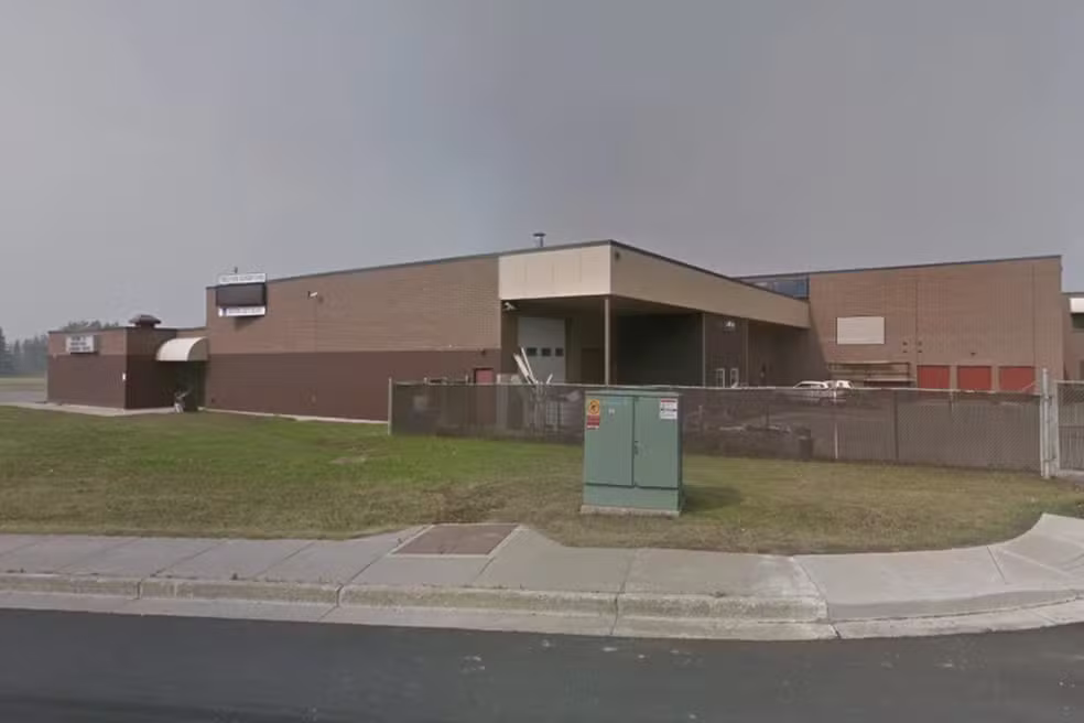 Atiradora mata sete pessoas e fere 25 em ataque a escola no Canadá