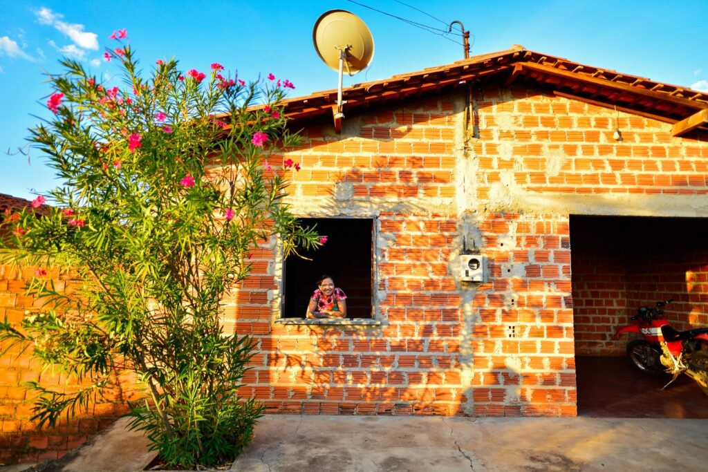 Mais de 28 mil famílias de Goiás estão aptas a receber nova parabólica digital