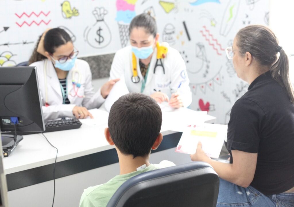 Saúde alerta goianos para aumento de casos de doenças respiratórias em crianças após carnaval