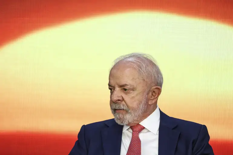 Lula faz cauterização para retirar queratose no couro cabeludo