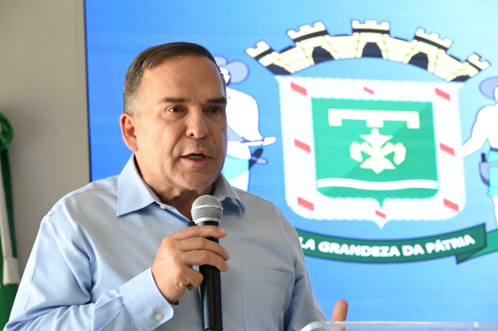 Mabel assina regularização fundiária do Residencial Tancredo Neves em Goiânia