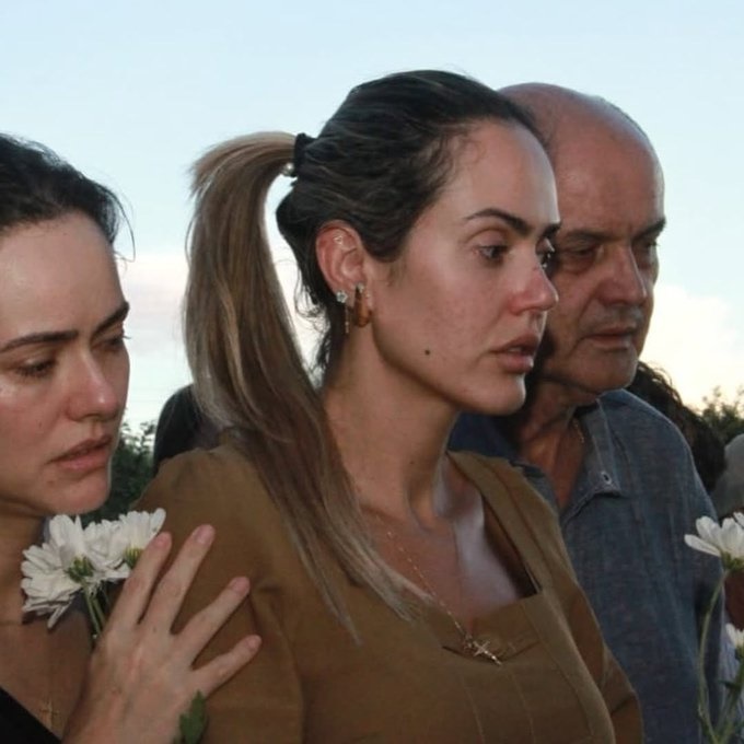 Velado na casa do avô, filho morto por secretário de Itumbiara é enterrado sob forte comoção 