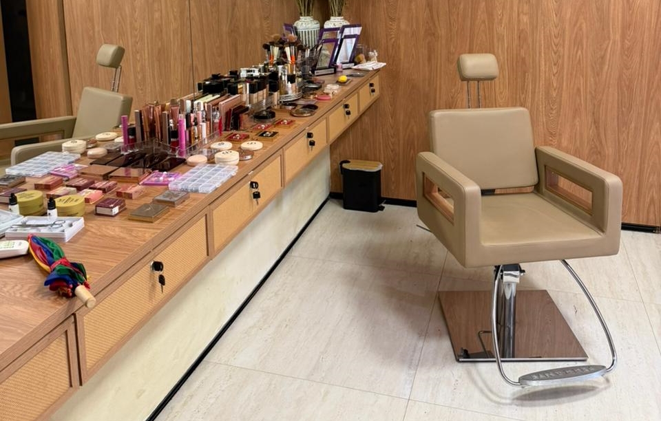 Maquiador é suspeito de desviar R$ 300 mil de salão em Goiânia