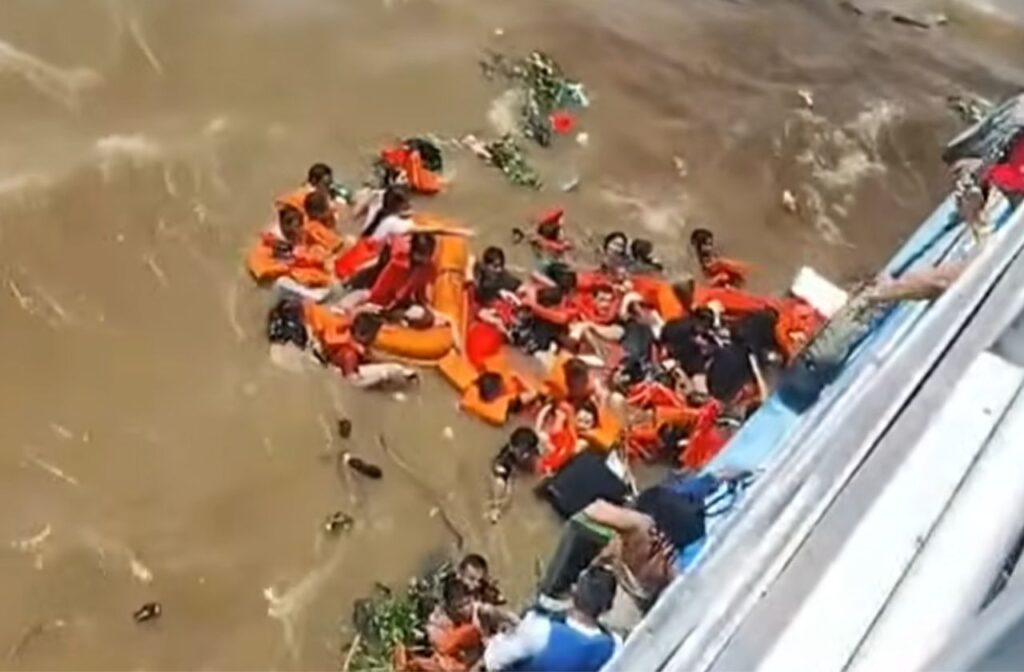 Naufrágio de lancha em Manaus deixa 2 mortos e 7 desaparecidos