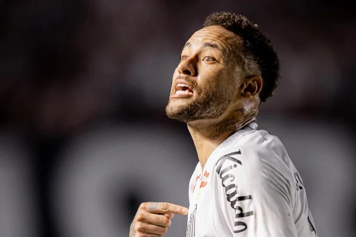 Neymar faz 2 no Vasco, tira Santos da lanterna e tenta convencer Ancelotti a ir para seleção