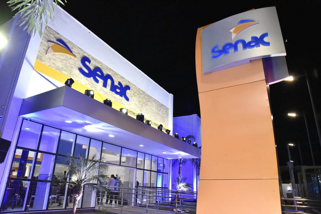 Senac Goiás abre vagas de emprego para instrutores e supervisor de idiomas