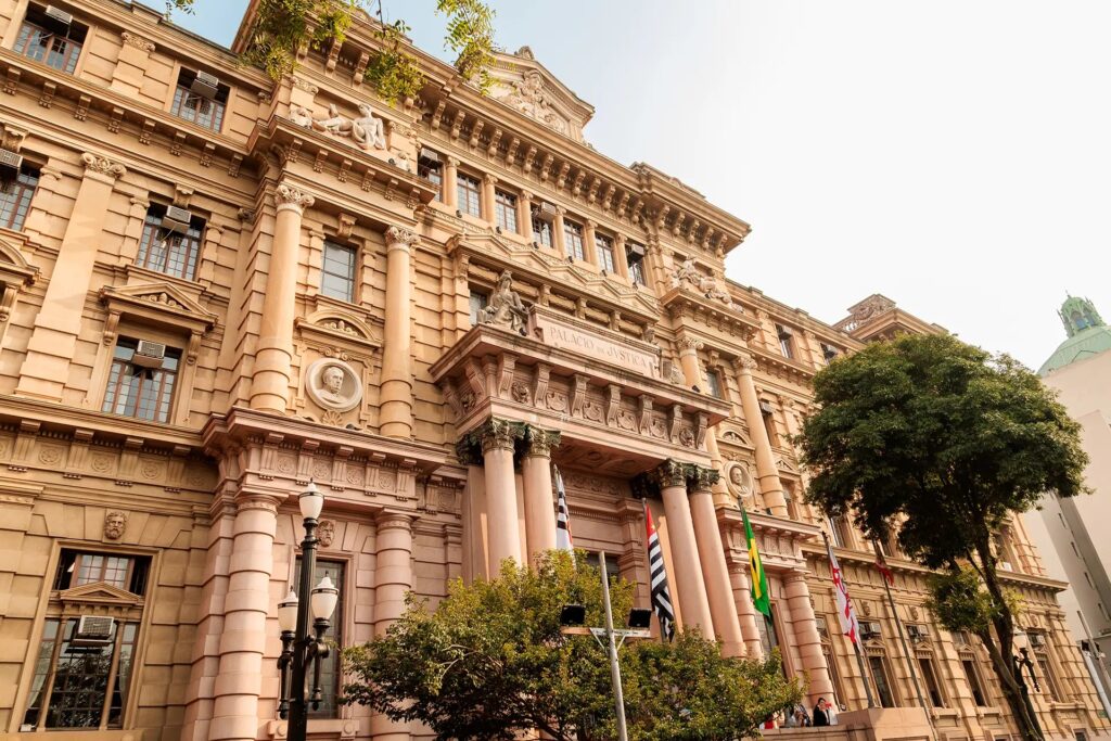 TJ-SP recorre de decisão de Dino que suspendeu ‘penduricalhos’ de servidores públicos