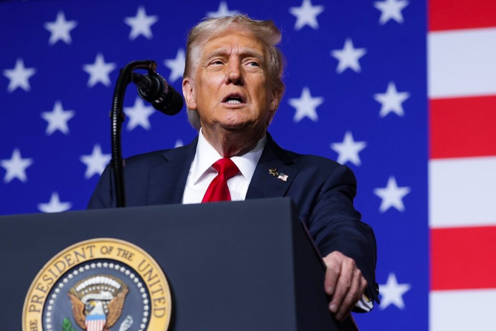 Trump assina projeto de financiamento para encerrar shutdown parcial nos EUA