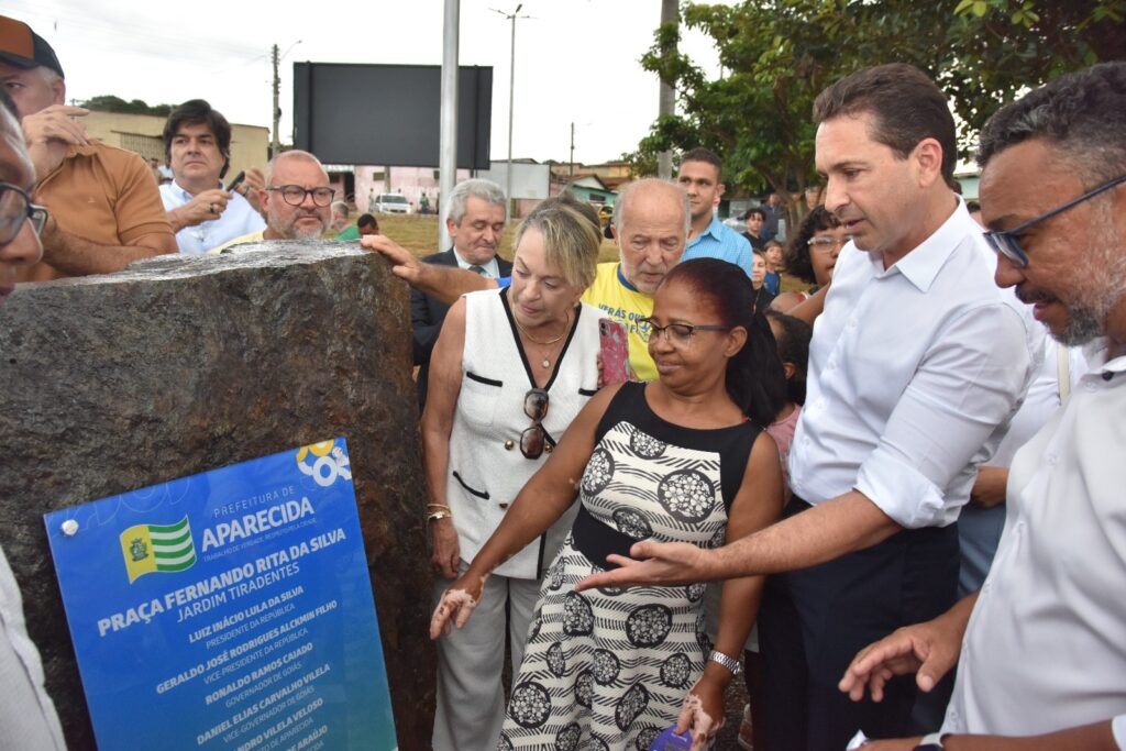 Leandro Vilela entrega reforma da praça do Jardim Tiradentes em Aparecida de Goiânia 